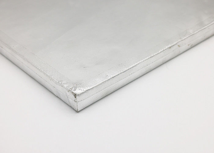 Folha de isolamento porosa com superfície lisa e condutividade térmica de 0,020 W/m.K.